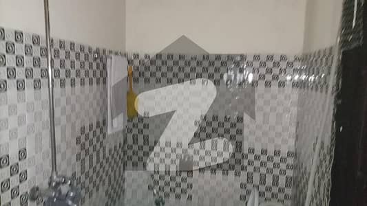 سوئی گیس روڈ گوجرانوالہ میں 5 کمروں کا 6 مرلہ مکان 1.85 کروڑ میں برائے فروخت۔