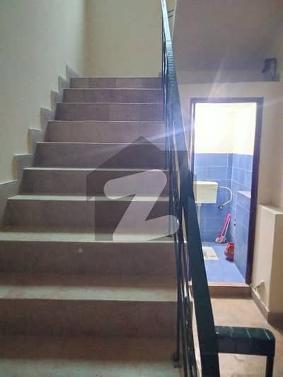 ماڈل ٹاؤن لاہور میں 2 کمروں کا 1 کنال بالائی پورشن 1.1 لاکھ میں کرایہ پر دستیاب ہے۔