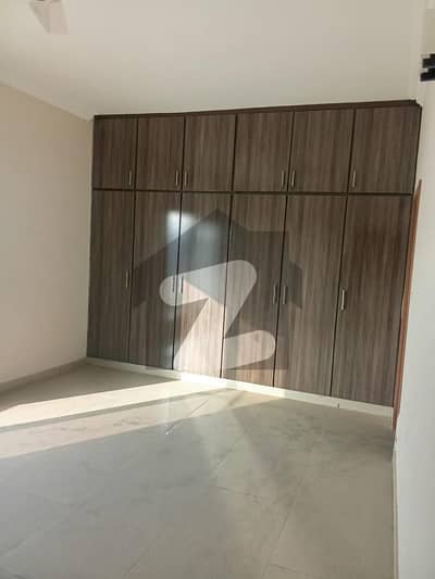 Spacious 500 Sq Yards house for Rent with SSGC Facility!