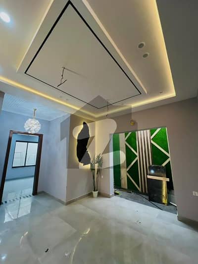 ستیانہ روڈ فیصل آباد میں 5 کمروں کا 7 مرلہ مکان 2.28 کروڑ میں برائے فروخت۔