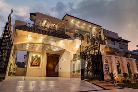 10 Marla Slightly Use Morden luxury Design House Available For sale Hot Location