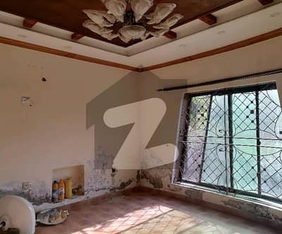 Spacious Upper Portion Is Available For Rent In Ideal Location Of Johar Town