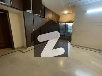 ڈی ۔ 12 اسلام آباد میں 3 کمروں کا 14 مرلہ بالائی پورشن 1.6 لاکھ میں کرایہ پر دستیاب ہے۔