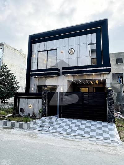 ڈی ایچ اے 9 ٹاؤن ڈیفنس (ڈی ایچ اے),لاہور میں 3 کمروں کا 5 مرلہ مکان 78.0 ہزار میں کرایہ پر دستیاب ہے۔ ڈی ایچ اے 9 ٹاؤن ڈیفنس (ڈی ایچ اے),لاہور میں 3 کمروں کا 5 مرلہ مکان 78.0 ہزار میں کرایہ پر دستیاب ہے۔