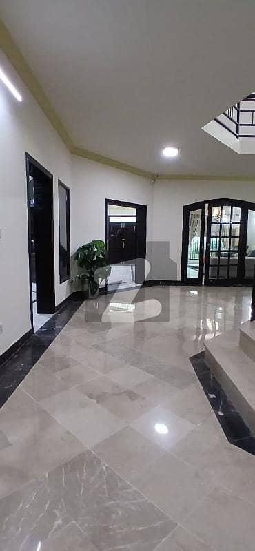 ایف ۔ 11 اسلام آباد میں 6 کمروں کا 2 کنال مکان 18.0 لاکھ میں کرایہ پر دستیاب ہے۔