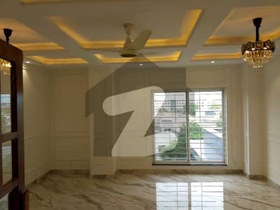 10 Marla Luxury Apartment For Sale