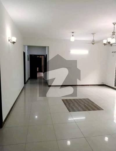 10 Marla Luxury 3 Bedrooms Flat For Sale