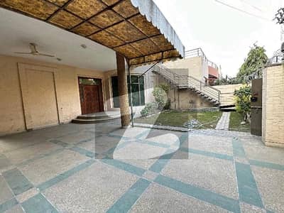 Investors Should rent This Lower Portion Located Ideally In Johar Town