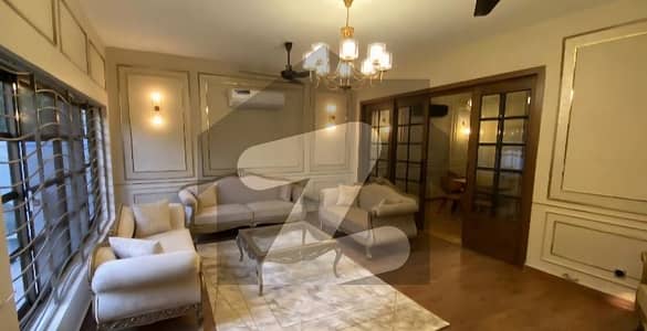 ایف ۔ 6 اسلام آباد میں 4 کمروں کا 2 کنال مکان 10.0 لاکھ میں کرایہ پر دستیاب ہے۔