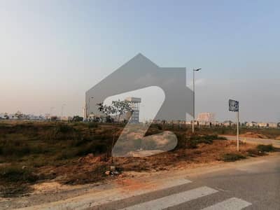 KK 9 MARLA NEAR CORNER 80 FT ROAD 50FT ROAD PARK MOSQUE main road