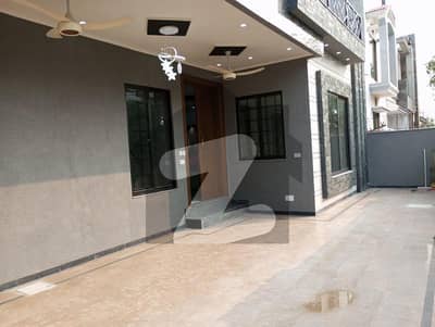 10 MARLA NEW HOUSE AVAILABLE FOR SALE 10 MARLA NEW HOUSE AVAILABLE FOR SALE