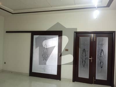 10 MARLA HOUSE AVAILABLE FOR SALE 10 MARLA HOUSE AVAILABLE FOR SALE