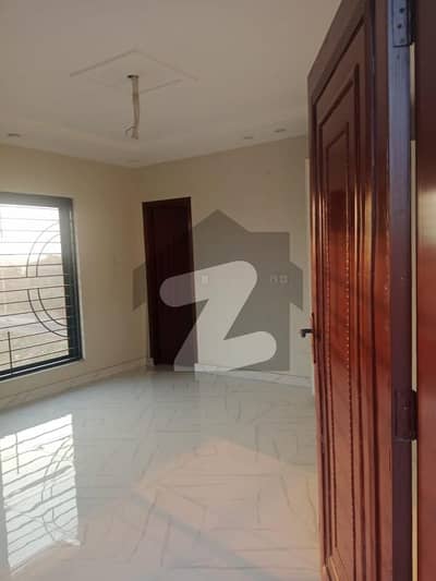 ایل ڈی اے ایوینیو ۔ بلاک جے ایل ڈی اے ایوینیو,لاہور میں 3 کمروں کا 10 مرلہ مکان 65.0 ہزار میں کرایہ پر دستیاب ہے۔