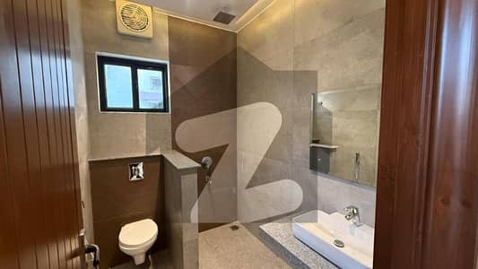 10 MARLA BRAND NEW LUXURY HOUSE FOR SALE