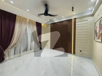 بحریہ ٹاؤن گلمہر بلاک بحریہ ٹاؤن سیکٹر سی,بحریہ ٹاؤن,لاہور میں 2 کمروں کا 10 مرلہ زیریں پورشن 55.0 ہزار میں کرایہ پر دستیاب ہے۔