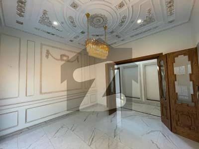 ڈی ایچ اے فیز 5 - بلاک اے فیز 5,ڈیفنس (ڈی ایچ اے),لاہور میں 5 کمروں کا 1 کنال مکان 3.0 لاکھ میں کرایہ پر دستیاب ہے۔