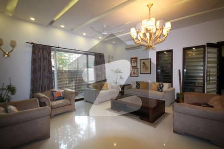 ڈی ایچ اے فیز 6 - بلاک اے فیز 6,ڈیفنس (ڈی ایچ اے),لاہور میں 5 کمروں کا 1 کنال مکان 2.0 لاکھ میں کرایہ پر دستیاب ہے۔