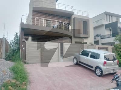 ایم پی سی ایچ ایس - بلاک بی ایم پی سی ایچ ایس ۔ ملٹی گارڈنز,بی ۔ 17,اسلام آباد میں 6 کمروں کا 1 کنال مکان 8.3 کروڑ میں برائے فروخت۔