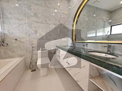 ایف ۔ 8 اسلام آباد میں 4 کمروں کا 1 کنال مکان 5.6 لاکھ میں کرایہ پر دستیاب ہے۔