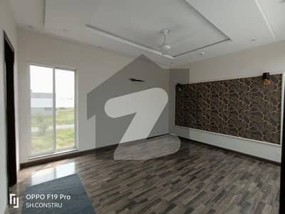 ڈی ایچ اے فیز 5 - بلاک ای فیز 5,ڈیفنس (ڈی ایچ اے),لاہور میں 5 کمروں کا 10 مرلہ مکان 6.0 کروڑ میں برائے فروخت۔