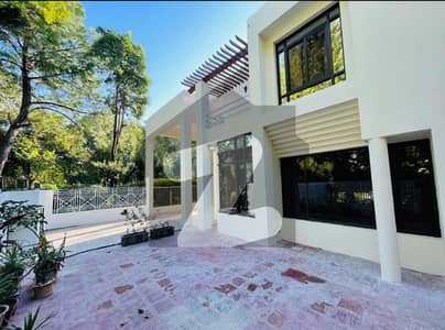 ایف ۔ 7/2 ایف ۔ 7,اسلام آباد میں 5 کمروں کا 1 کنال مکان 8.0 لاکھ میں کرایہ پر دستیاب ہے۔