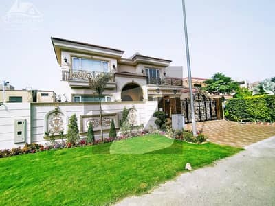 ڈی ایچ اے فیز 5 - بلاک سی فیز 5,ڈیفنس (ڈی ایچ اے),لاہور میں 6 کمروں کا 1 کنال مکان 16.0 کروڑ میں برائے فروخت۔