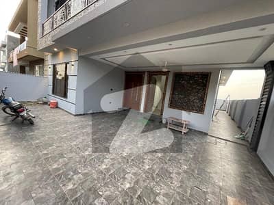 bahria town phase 8 10 marla house available for rant