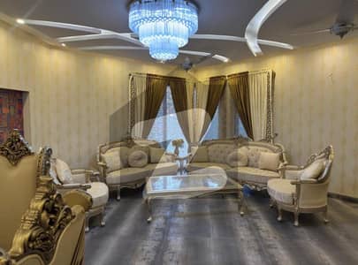 ڈی ایچ اے فیز 8 سابقہ ایئر ایوینیو ڈی ایچ اے فیز 8,ڈی ایچ اے ڈیفینس,لاہور میں 4 کمروں کا 10 مرلہ مکان 1.8 لاکھ میں کرایہ پر دستیاب ہے۔