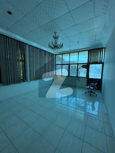 500 YARDS UPPER PORTION AVA FOR RENT IN CLIFTON BLOCK 8