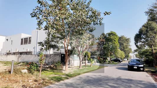 ڈی ایچ اے فیز 5 - بلاک ای فیز 5,ڈیفنس (ڈی ایچ اے),لاہور میں 1 کنال رہائشی پلاٹ 6.75 کروڑ میں برائے فروخت۔