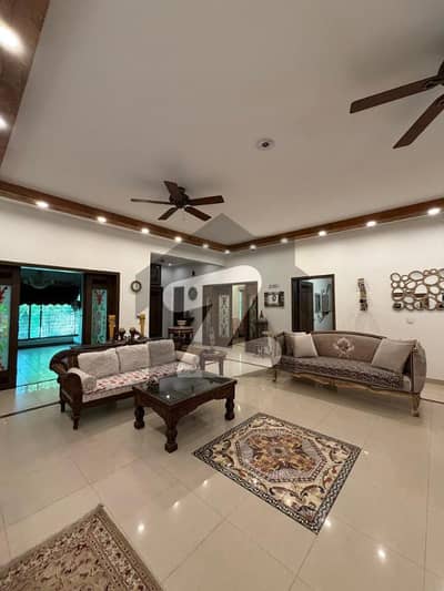 ڈی ایچ اے فیز 3 - بلاک ڈبلیو فیز 3,ڈیفنس (ڈی ایچ اے),لاہور میں 5 کمروں کا 1 کنال مکان 7.3 کروڑ میں برائے فروخت۔