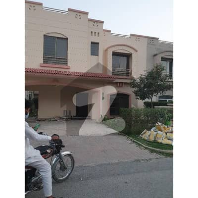 ڈیفینس رایا ڈی ایچ اے ڈیفینس,لاہور میں 3 کمروں کا 10 مرلہ مکان 5.0 کروڑ میں برائے فروخت۔