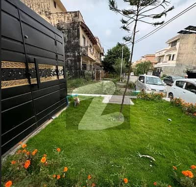 جی ۔ 13 اسلام آباد میں 5 کمروں کا 7 مرلہ مکان 6.5 کروڑ میں برائے فروخت۔