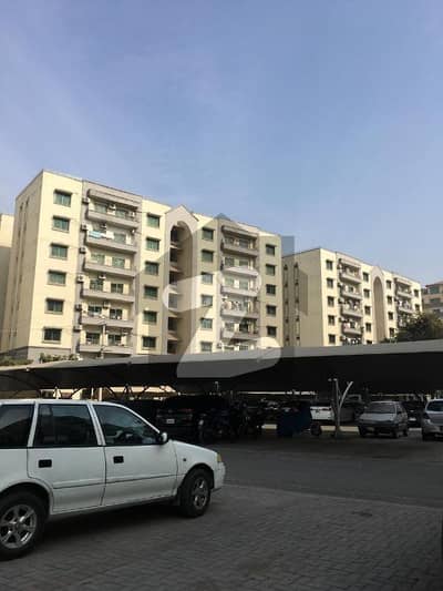 10 MARLA 3 BEDROOM APARTMENT AVAILABLE FOR RENT