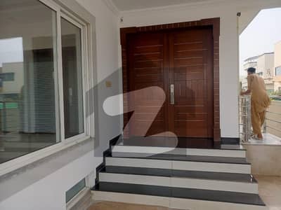 ڈی ۔ 12 اسلام آباد میں 3 کمروں کا 1 کنال زیریں پورشن 2.75 لاکھ میں کرایہ پر دستیاب ہے۔