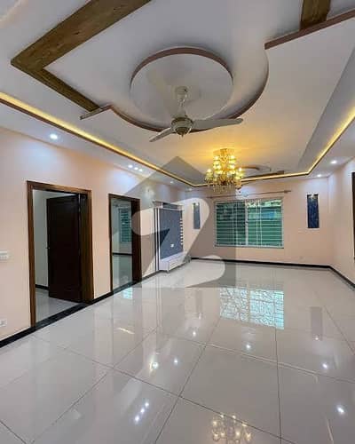 این ایف سی 1 لاہور میں 7 کمروں کا 2 کنال مکان 12.95 کروڑ میں برائے فروخت۔