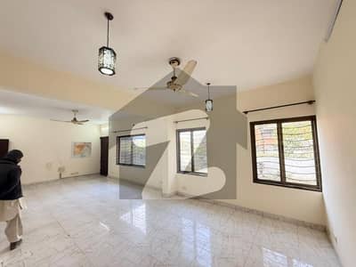 ایف ۔ 8/1 ایف ۔ 8,اسلام آباد میں 5 کمروں کا 1 کنال مکان 5.5 لاکھ میں کرایہ پر دستیاب ہے۔