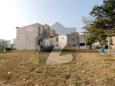 ڈی ایچ اے 9 ٹاؤن ۔ بلاک ڈی ڈی ایچ اے 9 ٹاؤن,ڈیفنس (ڈی ایچ اے),لاہور میں 5 مرلہ رہائشی پلاٹ 86.0 لاکھ میں برائے فروخت۔