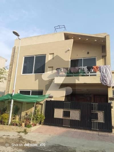 Nice Located Neat Clean Portion Available For Rent in Gulraiz For Small Family