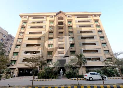 عسکری 11 ۔ سیکٹر بی عسکری 11,عسکری,لاہور میں 3 کمروں کا 10 مرلہ فلیٹ 3.5 کروڑ میں برائے فروخت۔