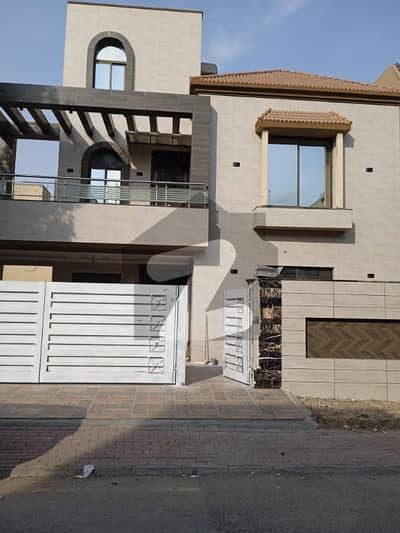 10 marla used house for sale in bahria Town Lahore