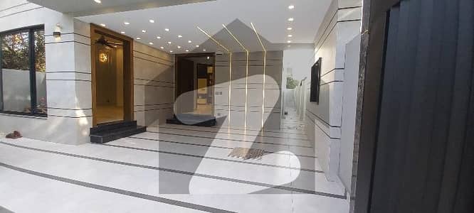 Luxurious Semi Furnished 8 Marla House For Sale