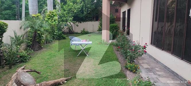 One Kanal Beautiful House for Sale One Kanal Beautiful House for Sale