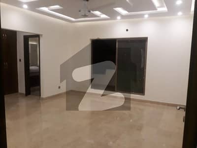 2 Bedroom with Darwin Dining Unfurnished Apartment Available for rent