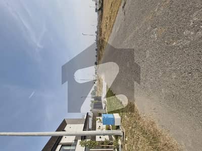 ڈی ایچ اے فیز9 پریزم - بلاک کیو ڈی ایچ اے فیز9 پریزم,ڈی ایچ اے ڈیفینس,لاہور میں 1 کنال رہائشی پلاٹ 3.0 کروڑ میں برائے فروخت۔