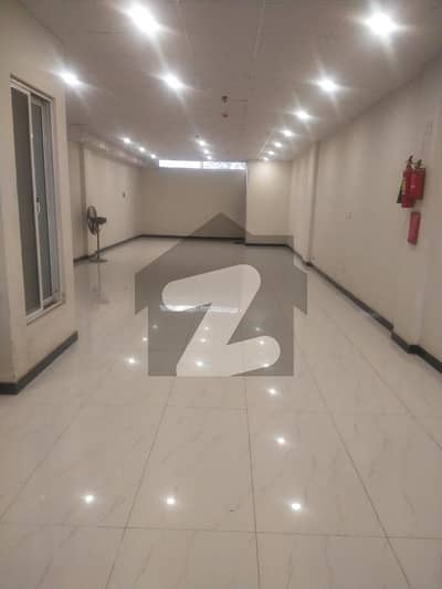 Property Connect Offers!1800 sq ft ground floor-huge hall available for rent in int center