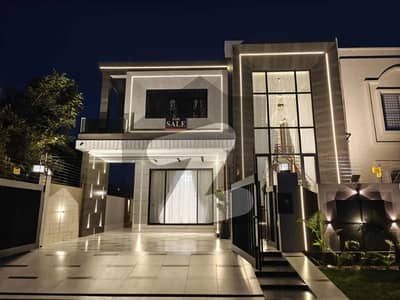 بحریہ ٹاؤن سیکٹر سی بحریہ ٹاؤن,لاہور میں 5 کمروں کا 11 مرلہ مکان 3.95 کروڑ میں برائے فروخت۔