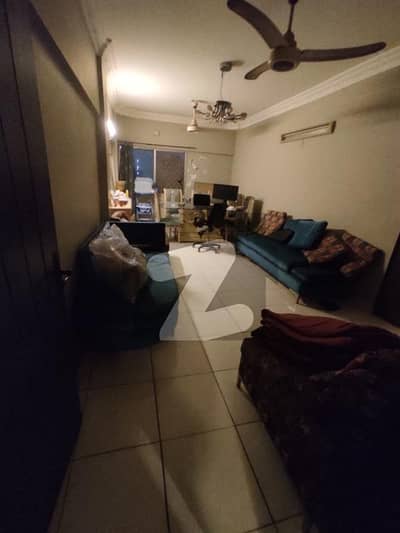 کلفٹن ۔ بلاک 7 کلفٹن,کراچی میں 3 کمروں کا 7 مرلہ فلیٹ 90.0 ہزار میں کرایہ پر دستیاب ہے۔