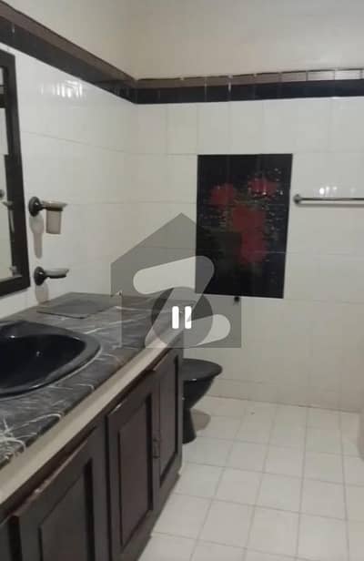 DEFENCE 500 YARDS UPPER PORTION FOR RENT