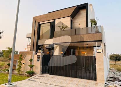 ڈی ایچ اے فیز 7 ڈیفنس (ڈی ایچ اے),لاہور میں 5 کمروں کا 10 مرلہ مکان 5.9 کروڑ میں برائے فروخت۔